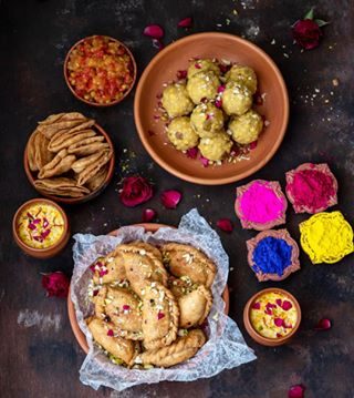 Wishing all A Very Happy Holi! ❤️💜🧡and Happy first day of Spring! 💛
.
.
.
.
.
.
.
.
.
.
.
.
.
.
.
.
.
.
#mellownspicy #holi #indianfestivals #gujiya #styleonmytable #desi_dairies #indianfoodbloggers #lafoodie #beautifulcusines #hautecuisines #honestcooking #ndtvfood #flatlayforever #desikhana #indiansweets #foodstyling  #foodphotography #foodblogfeed #indianfoodstories #tasteofindia #tasteofcalcutta #kolkata_igers #kolkatainstagrammers #desibloggers #colorfulfood #spring #foodtalkindia #desifood #food52gram #foodstagrammer